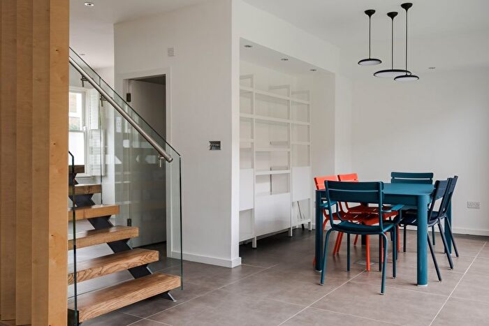 4 Bedroom Terraced House To Rent In Tottenham Road, London, N1