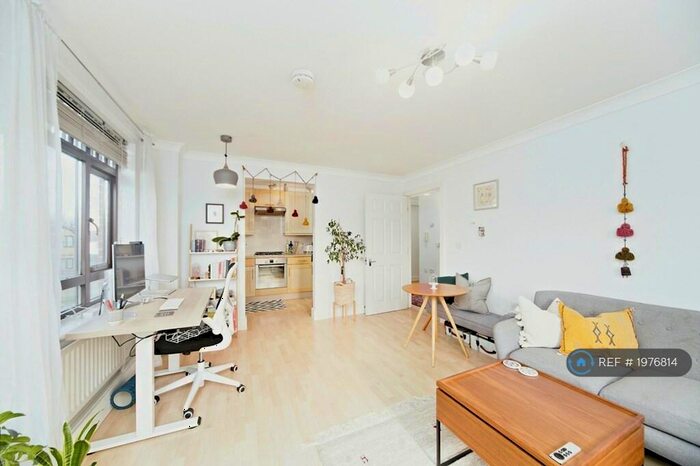 1 Bedroom Flat To Rent In Bolton Drive, Morden, SM4