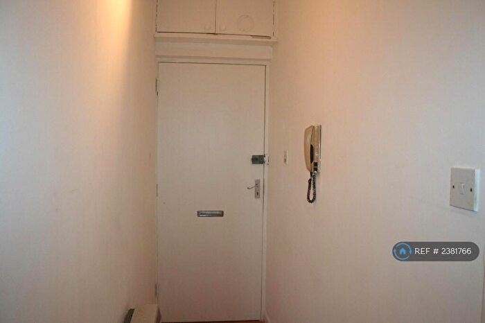 1 Bedroom Flat To Rent In St. Michael's Court, London, E14