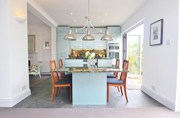 5 Bedroom Detached Bungalow To Rent In Worcester Park, KT4