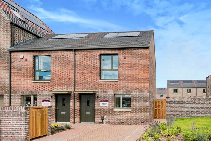 2 Bedroom End Terrace House For Sale In Oakfield, Swindon, SN3