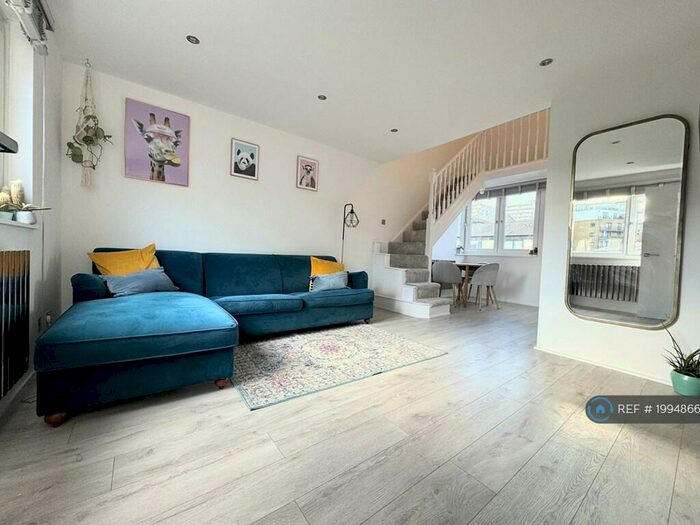 1 Bedroom Maisonette To Rent In East Smithfield, London, E1W