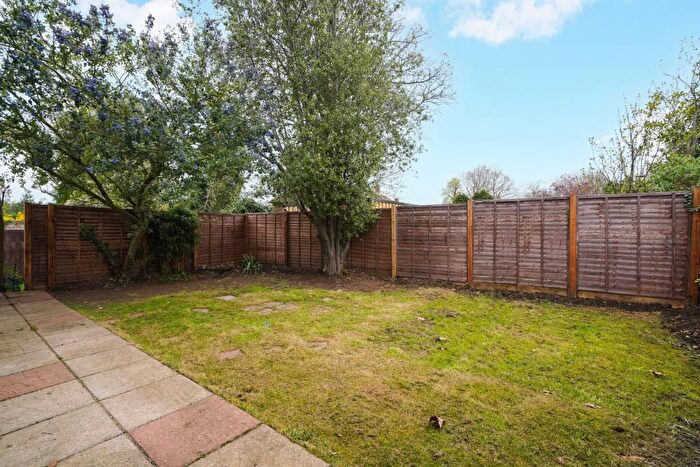 2 Bedroom Apartment To Rent In Castleview Road, Weybridge, Surrey, KT13