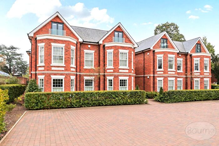2 Bedroom Apartment For Sale In Stoke Road, Cobham, Surrey, KT11