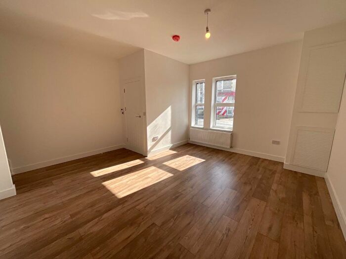 2 Bedroom Flat To Rent In Bell Hill Road, St George, Bristol, BS5