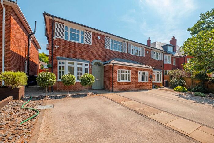 4 Bedroom Detached House For Sale In The Drive, London, SW20