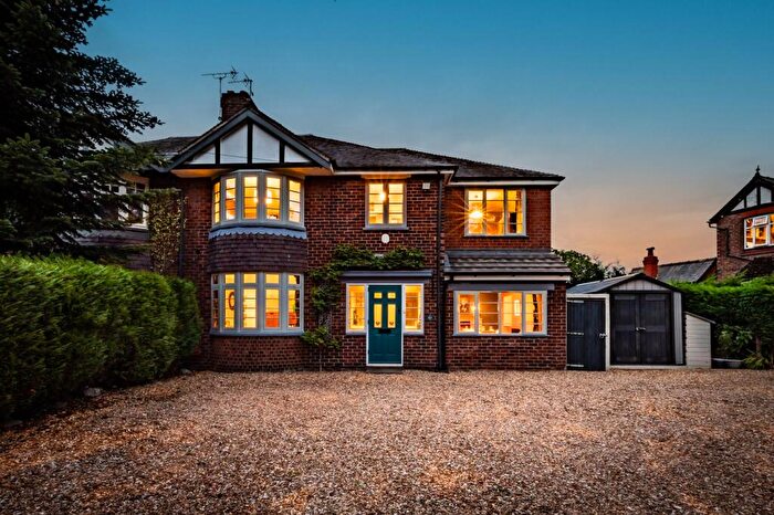 5 Bedroom Semi Detached House For Sale In London Road, Davenham, CW9