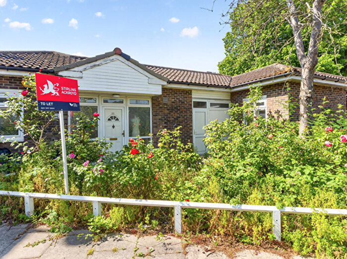 4 Bedroom Bungalow To Rent In Mallard Close, Hackney, London, E9