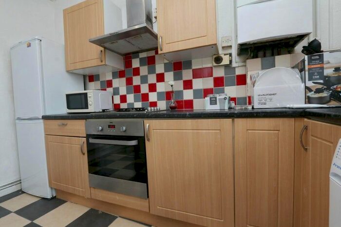 4 Bedroom Maisonette To Rent In Sage Street, London, E1