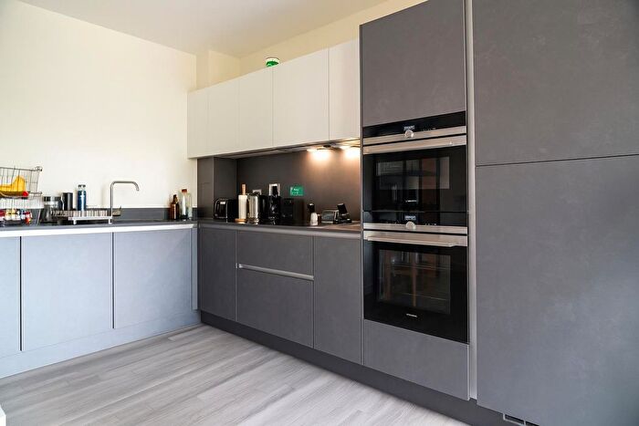 1 Bedroom Flat To Rent In Avenue Road, London, W3