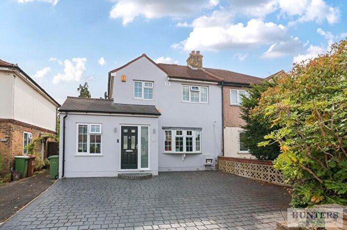 4 Bedroom Semi-Detached House To Rent In Long Lane, Bexleyheath, DA7