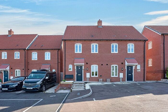 3 Bedroom Semi-Detached House For Sale In Brasher Drive, Kettering, NN15