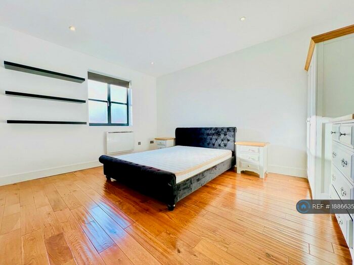 2 Bedroom Flat To Rent In Bermondsey Wall East, London, SE16