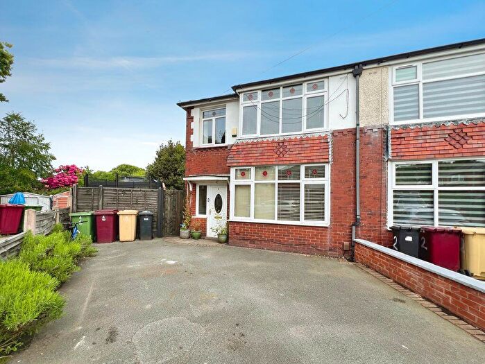 3 Bedroom Semi-Detached House To Rent In Ringley Grove, Bolton, BL1