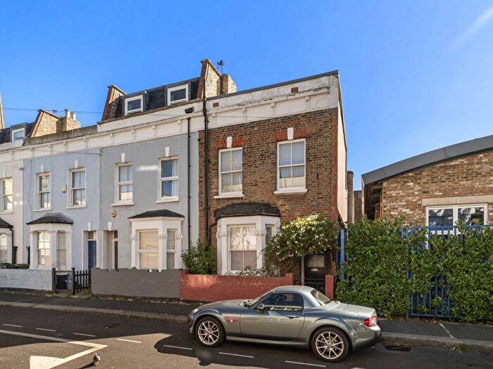 2 Bedroom End Of Terrace House For Sale In Estcourt Road, London, SW6