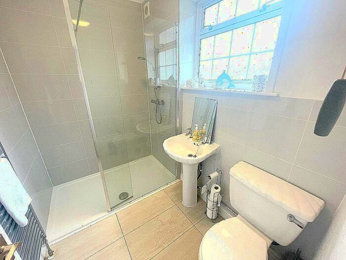 2 Bedroom Bungalow For Sale In Grasmere Avenue, Warden Hills, Luton, Bedfordshire, LU3