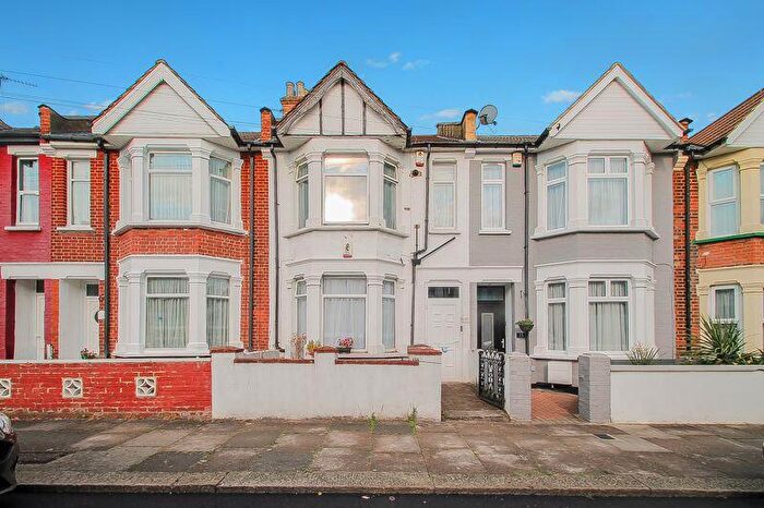 2 Bedroom Maisonette For Sale In Aberdeen Road, Harrow, HA3