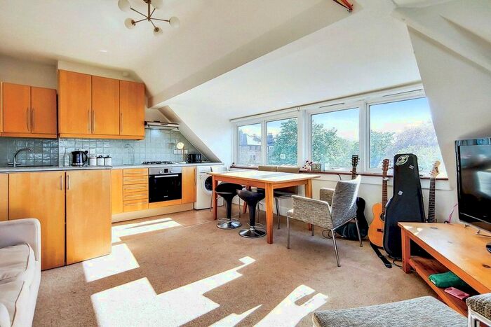 2 Bedroom Flat To Rent In Carleton Road, London, N7