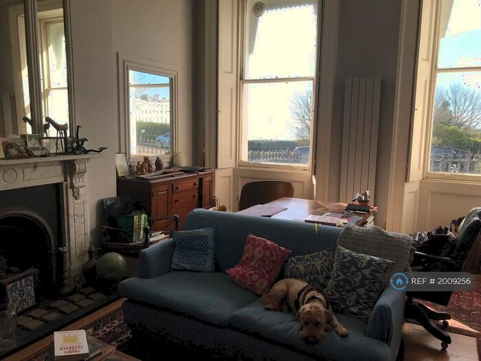 3 Bedroom Flat To Rent In Lewes Crescent, Brighton, BN2