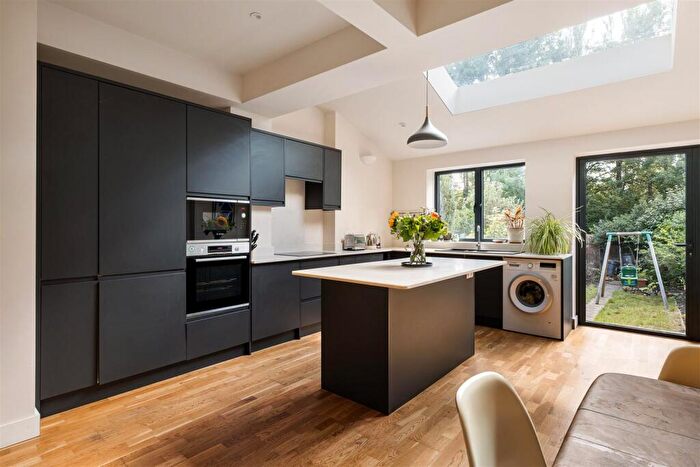 5 Bedroom Terraced House For Sale In Haldan Road, Highams Park, E4