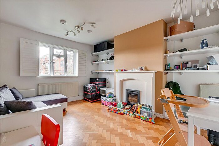 2 Bedroom Flat To Rent In Fraser Street, Turnham Green, W4