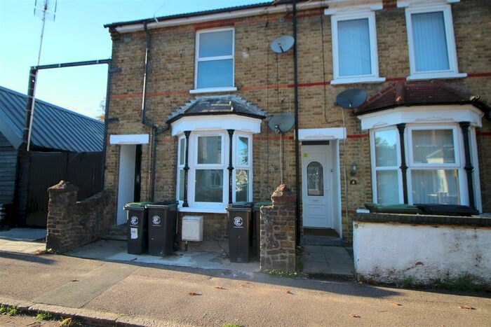 1 Bedroom Flat To Rent In Eastbrook Road, Waltham Abbey, EN9