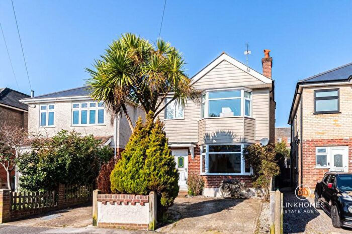 3 Bedroom Detached House For Sale In Farcroft Road, Poole, BH12