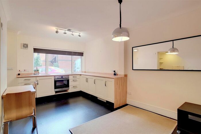 Studio To Rent In Camberwell Grove, London, SE5