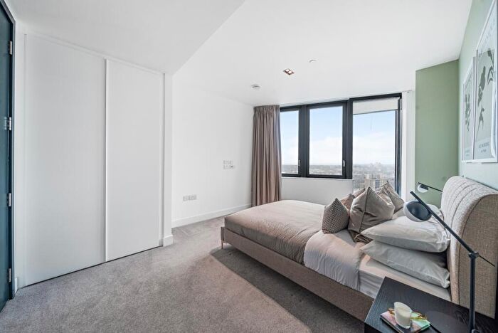 2 Bedroom Flat To Rent In Amory Tower, Marsh Wall, E14