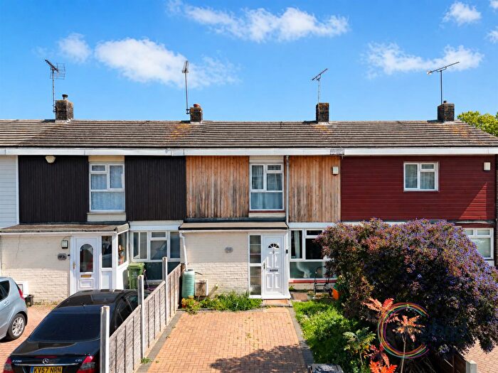 2 Bedroom Terraced House For Sale In Markhams Chase, Basildon, SS15