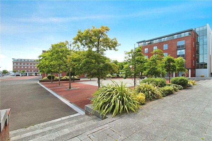 2 Bedroom Flat To Rent In Weevil Lane, Gosport, Hampshire, PO12