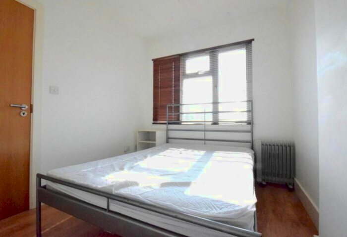 1 Bedroom Flat To Rent In Sedney Grow, Hendon NW4