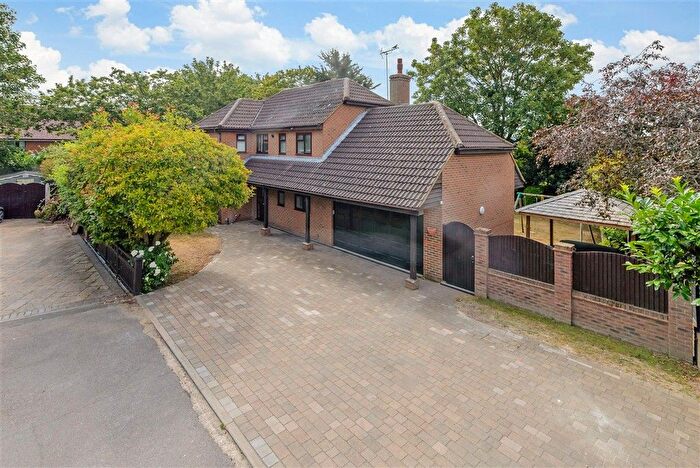 4 Bedroom Detached House For Sale In St. David's Road, Swanley, Kent, BR8