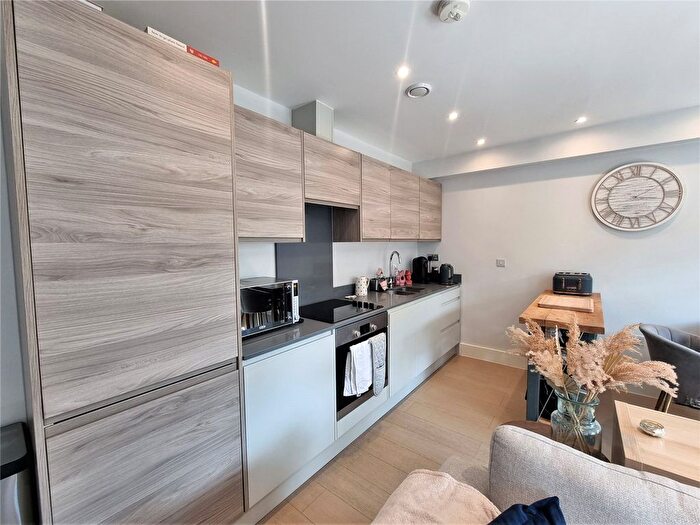 1 Bedroom Flat For Sale In Guildford, Surrey, GU1