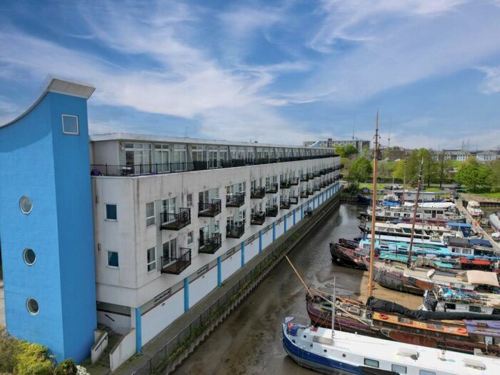 2 Bedroom Apartment To Rent In Venture Court, Canal Road, Gravesend, Kent, DA12