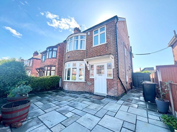 5 Bedroom Semi-Detached House To Rent In Warwick Avenue, Nottingham, NG9