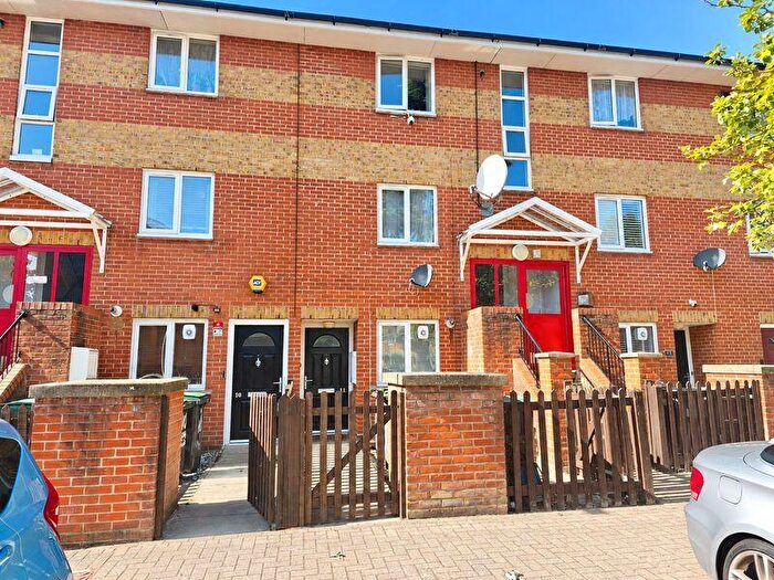 2 Bedroom Maisonette For Sale In Copperfield Drive, London, N15