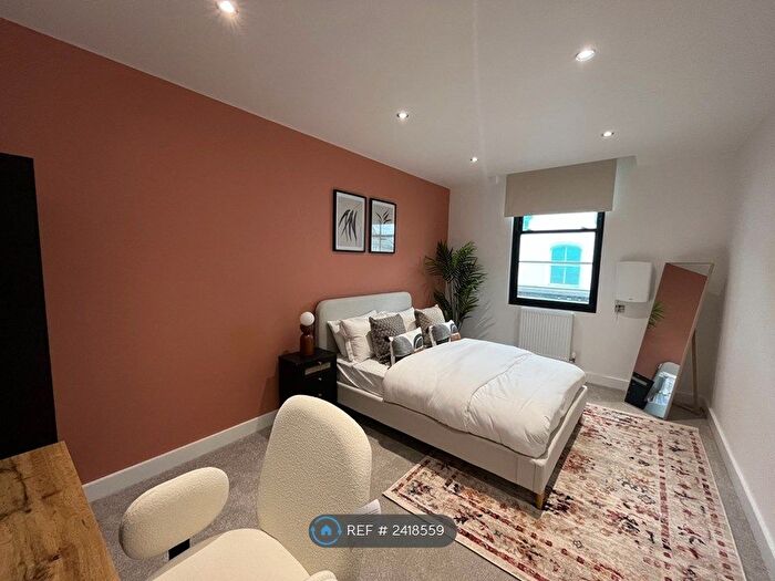 1 Bedroom Flat To Rent In New Briggate, Leeds, LS2