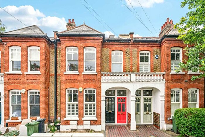 2 Bedroom Flat For Sale In Hambalt Road, Clapham, SW4