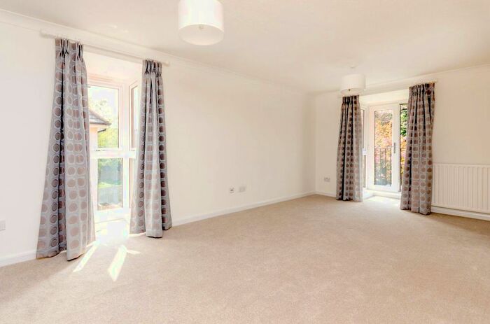 2 Bedroom Flat To Rent In Midhope Road, Mount Hermon, Woking, GU22