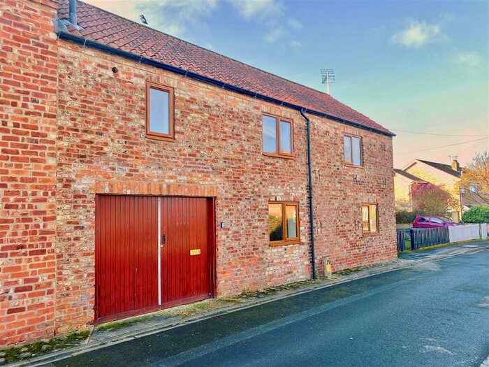 4 Bedroom Barn Conversion To Rent In Saxford Way, Wigginton, York, YO32