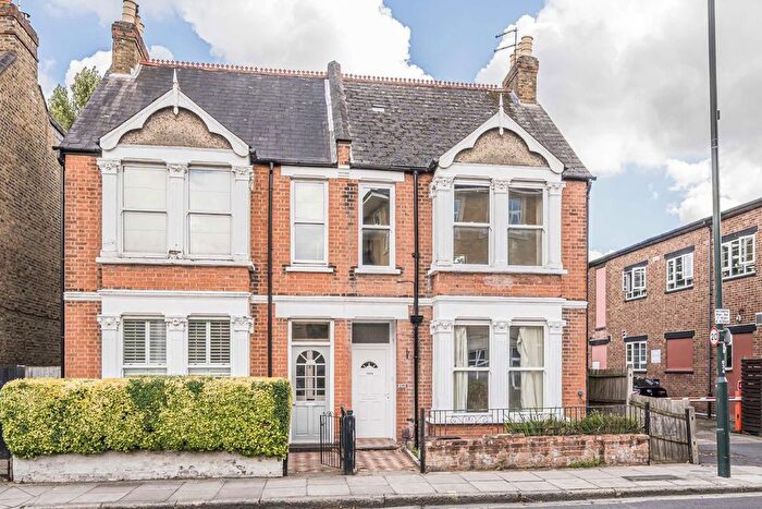 1 Bedroom Flat To Rent In High Street, Hampton Hill, TW12