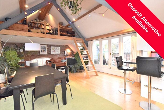 3 Bedroom Flat To Rent In Lansdown, Stroud, Gloucestershire, GL5