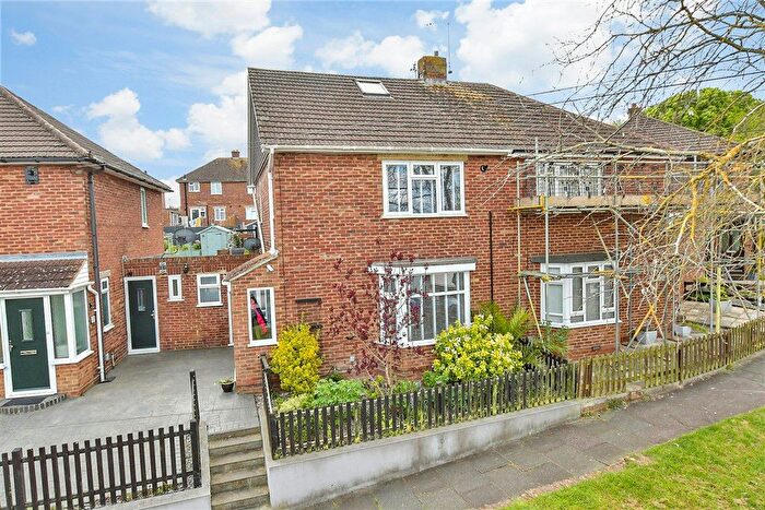 3 Bedroom Semi Detached House For Sale In Leeward Road, Rochester, Medway, ME1