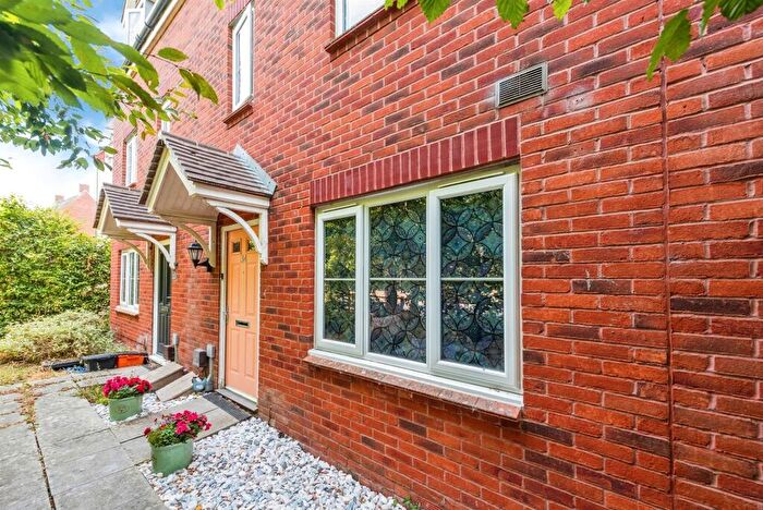 3 Bedroom Town House For Sale In Rigel Close, Swindon, SN25