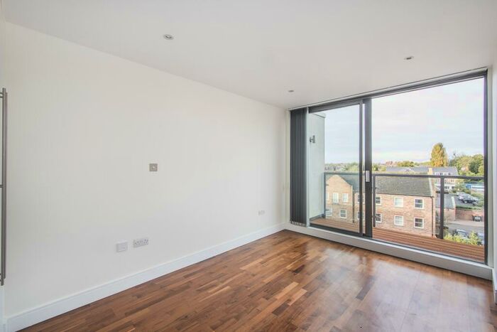 2 Bedroom Apartment To Rent In Balham Hill London, SW12