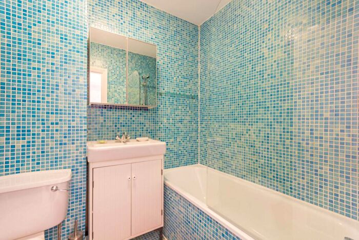 2 Bedroom Flat To Rent In Belgrave Gardens, St John's Wood, London, NW8