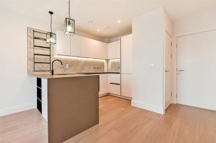 2 Bedroom Flat To Rent In Exploration Way, Slough, SL1