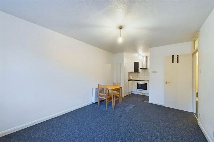 1 Bedroom Flat To Rent In Willow Court, Trinity Close, Leytonstone, London, E11