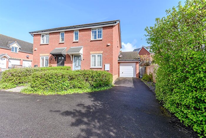 3 Bedroom Semi-Detached House For Sale In Clos Y Fulfran, Barry, CF62